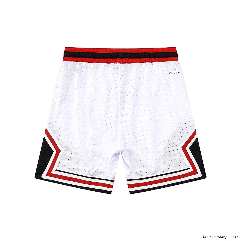AJ sporty white shorts