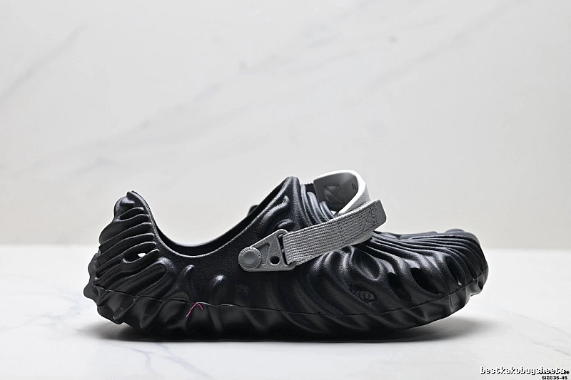 Black trendy style of Crocs clogs