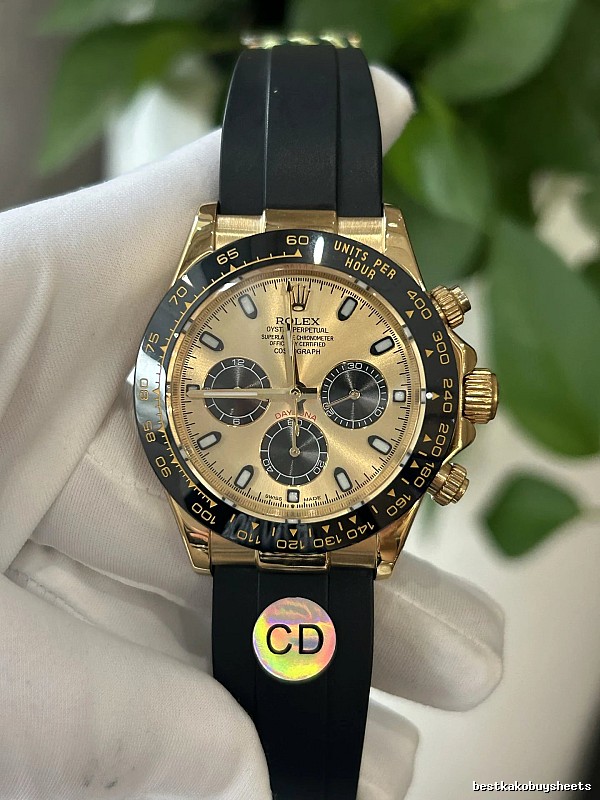 Gold Daytona-style Chronograph Watch Rolex Watch for Photo Ready Styling
