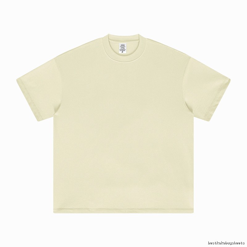 Patterned Plain white T-shirt Minimal White Short with Polished Detail
