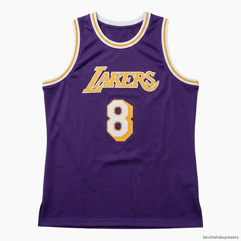 The classic blue jersey of the Michael Jordan.